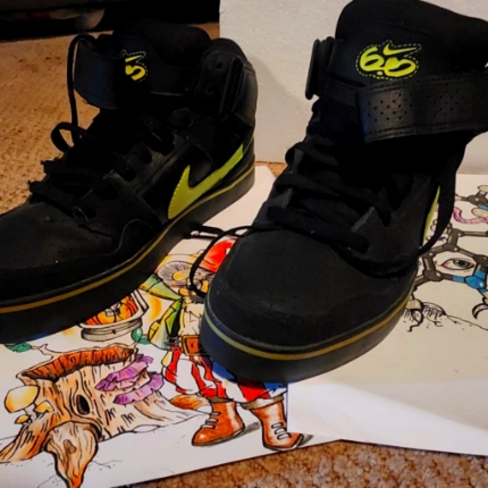 Nike Men's Black and Yellow High-Top Sneakers